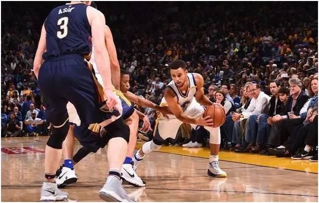  库里单场13记三分破联赛纪录  